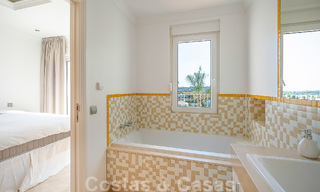Ruime Mediterrane villa te koop gelegen in een bevoorrechte urbanisatie van Nueva Andalucia, Marbella 50584 