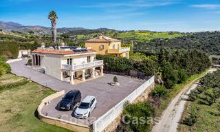 Spaans landgoed te koop op een uitgestrekt perceel gelegen in een rustige buurt op korte afstand van Estepona centrum 50914 