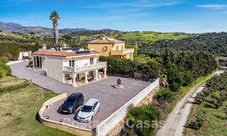 Spaans landgoed te koop op een uitgestrekt perceel gelegen in een rustige buurt op korte afstand van Estepona centrum 50914 