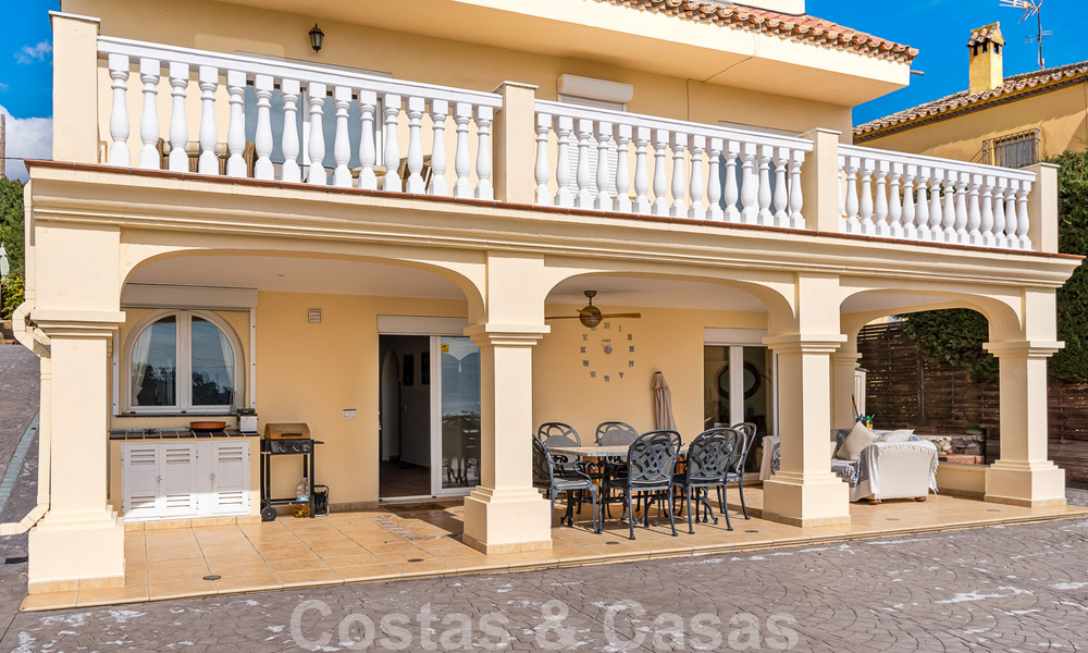 Spaans landgoed te koop op een uitgestrekt perceel gelegen in een rustige buurt op korte afstand van Estepona centrum 50924