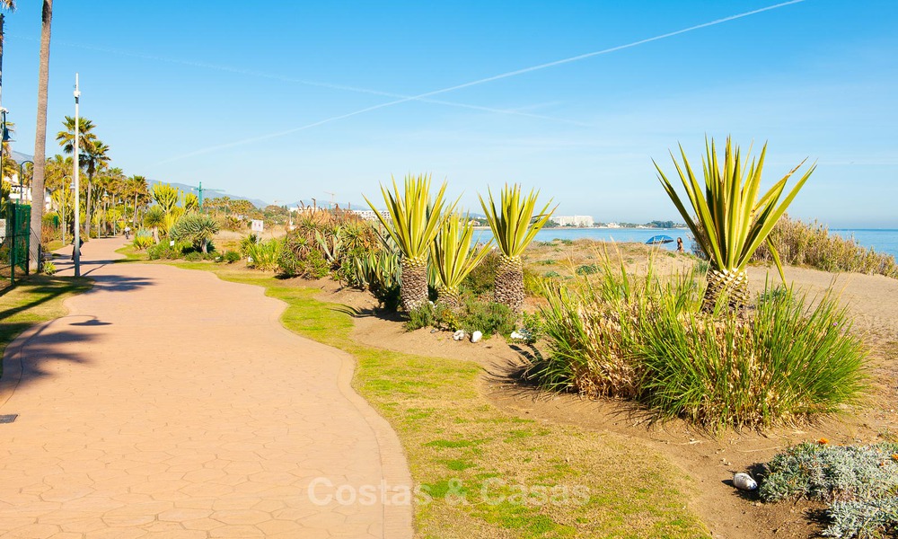 Nieuwe, hedendaagse designervilla te koop op een steenworp van het strand van de New Golden Mile, tussen Marbella en Estepona 50037