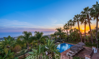 Andalusische luxevilla te koop met adembenemend panoramisch zeezicht gelegen in Los Monteros, Marbella 50938 