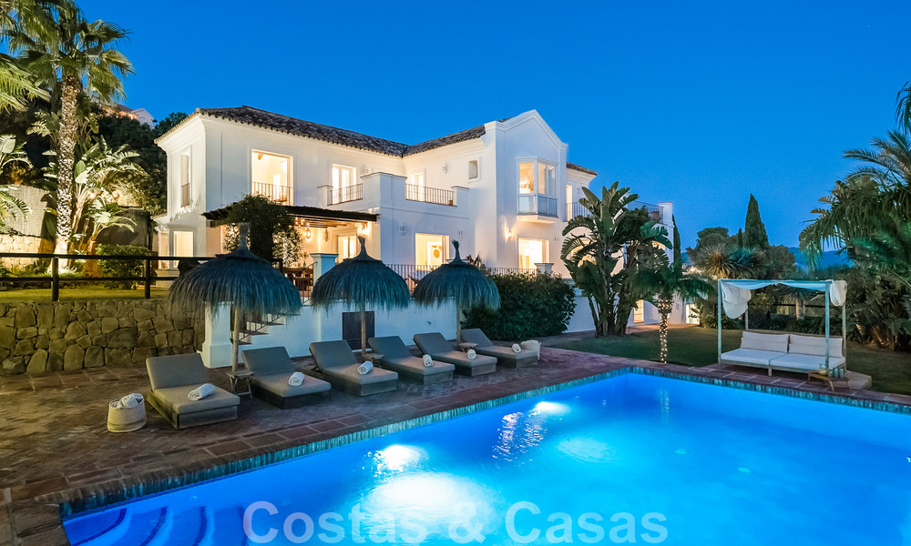 Andalusische luxevilla te koop met adembenemend panoramisch zeezicht gelegen in Los Monteros, Marbella 50939