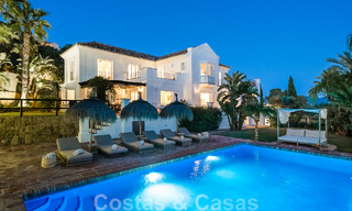 Andalusische luxevilla te koop met adembenemend panoramisch zeezicht gelegen in Los Monteros, Marbella 50939 