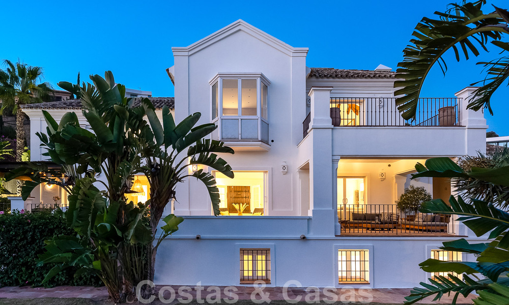 Andalusische luxevilla te koop met adembenemend panoramisch zeezicht gelegen in Los Monteros, Marbella 50941