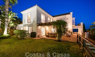Andalusische luxevilla te koop met adembenemend panoramisch zeezicht gelegen in Los Monteros, Marbella 50942 