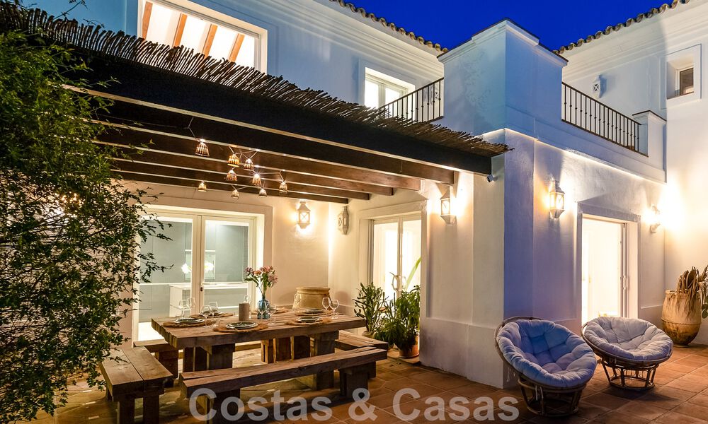Andalusische luxevilla te koop met adembenemend panoramisch zeezicht gelegen in Los Monteros, Marbella 50943