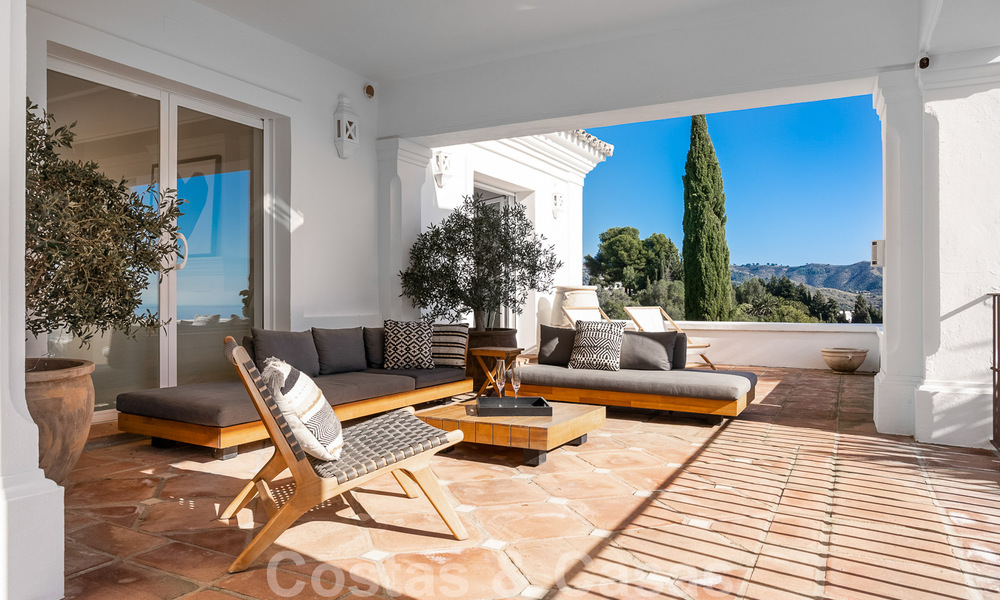 Andalusische luxevilla te koop met adembenemend panoramisch zeezicht gelegen in Los Monteros, Marbella 50947