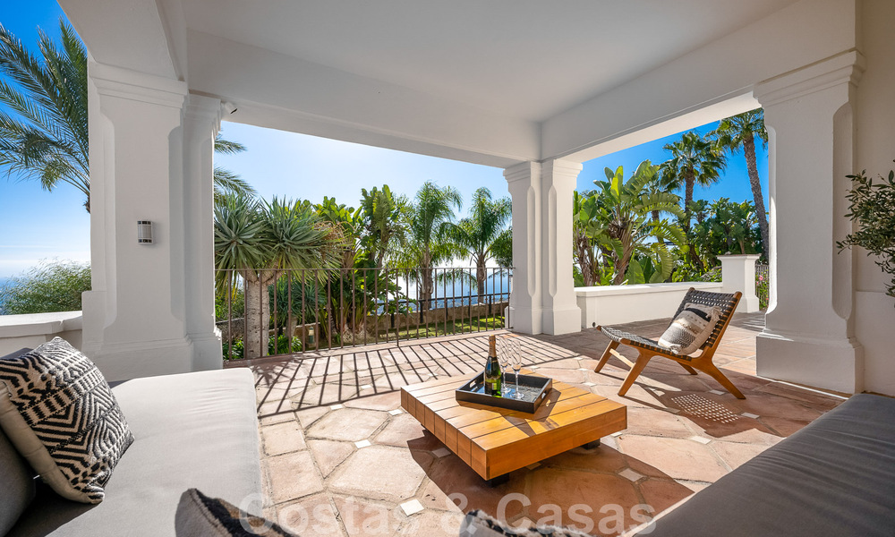 Andalusische luxevilla te koop met adembenemend panoramisch zeezicht gelegen in Los Monteros, Marbella 50948
