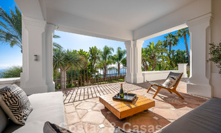 Andalusische luxevilla te koop met adembenemend panoramisch zeezicht gelegen in Los Monteros, Marbella 50948 