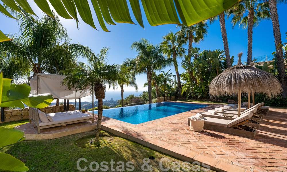 Andalusische luxevilla te koop met adembenemend panoramisch zeezicht gelegen in Los Monteros, Marbella 50950