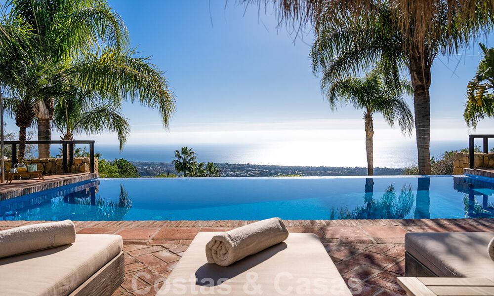 Andalusische luxevilla te koop met adembenemend panoramisch zeezicht gelegen in Los Monteros, Marbella 50951