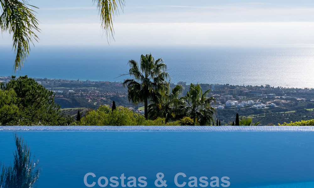 Andalusische luxevilla te koop met adembenemend panoramisch zeezicht gelegen in Los Monteros, Marbella 50952