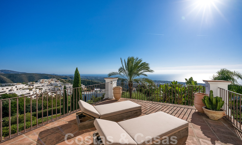 Andalusische luxevilla te koop met adembenemend panoramisch zeezicht gelegen in Los Monteros, Marbella 50953