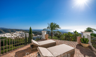 Andalusische luxevilla te koop met adembenemend panoramisch zeezicht gelegen in Los Monteros, Marbella 50953 