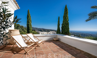 Andalusische luxevilla te koop met adembenemend panoramisch zeezicht gelegen in Los Monteros, Marbella 50955 