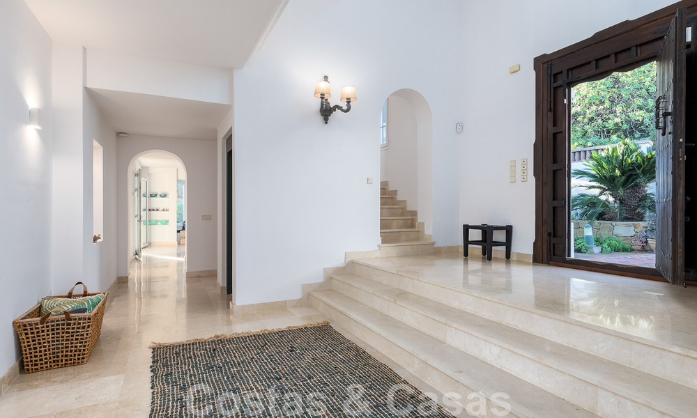 Andalusische luxevilla te koop met adembenemend panoramisch zeezicht gelegen in Los Monteros, Marbella 50960