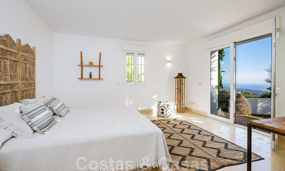 Andalusische luxevilla te koop met adembenemend panoramisch zeezicht gelegen in Los Monteros, Marbella 50966