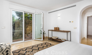 Andalusische luxevilla te koop met adembenemend panoramisch zeezicht gelegen in Los Monteros, Marbella 50967 