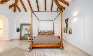 Andalusische luxevilla te koop met adembenemend panoramisch zeezicht gelegen in Los Monteros, Marbella 50971 