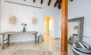 Andalusische luxevilla te koop met adembenemend panoramisch zeezicht gelegen in Los Monteros, Marbella 50972 
