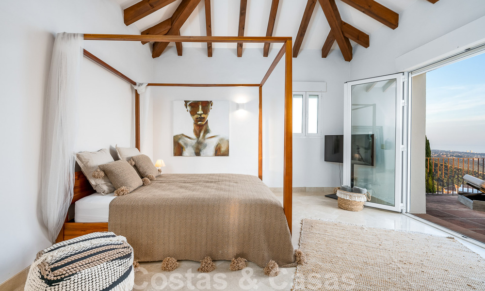 Andalusische luxevilla te koop met adembenemend panoramisch zeezicht gelegen in Los Monteros, Marbella 50973