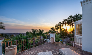 Andalusische luxevilla te koop met adembenemend panoramisch zeezicht gelegen in Los Monteros, Marbella 50974 