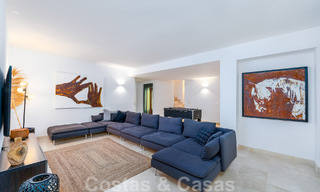 Andalusische luxevilla te koop met adembenemend panoramisch zeezicht gelegen in Los Monteros, Marbella 50975 