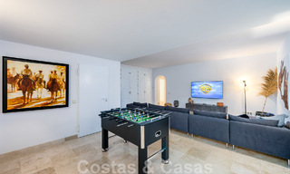 Andalusische luxevilla te koop met adembenemend panoramisch zeezicht gelegen in Los Monteros, Marbella 50976 