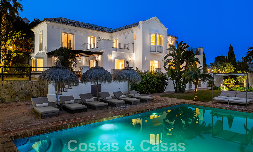 Andalusische luxevilla te koop met adembenemend panoramisch zeezicht gelegen in Los Monteros, Marbella 50989