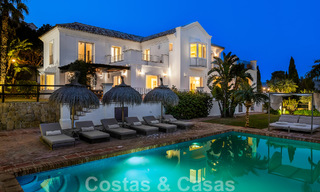Andalusische luxevilla te koop met adembenemend panoramisch zeezicht gelegen in Los Monteros, Marbella 50989 