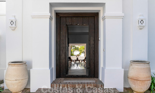 Andalusische luxevilla te koop met adembenemend panoramisch zeezicht gelegen in Los Monteros, Marbella 50990 
