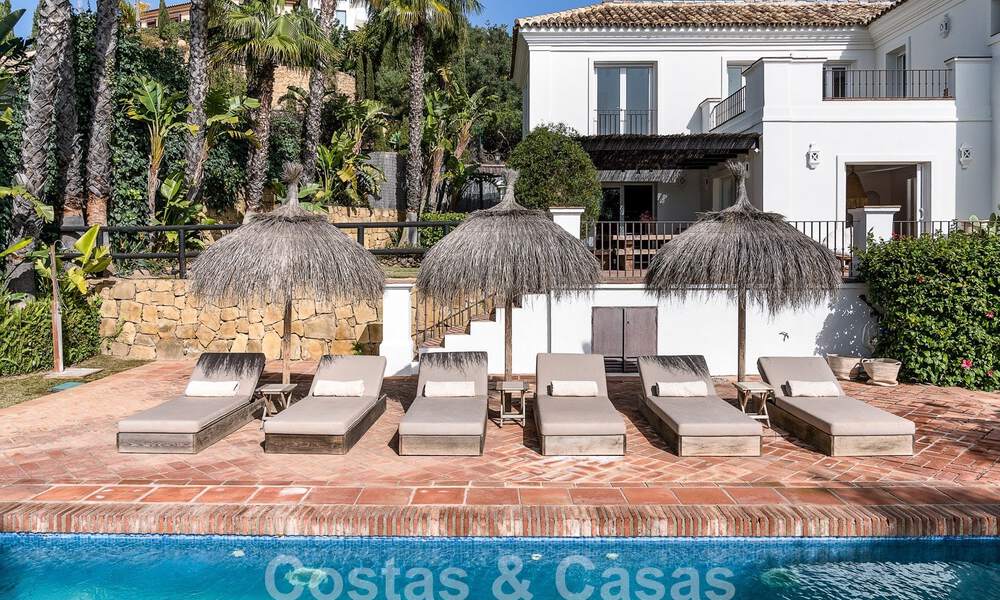 Andalusische luxevilla te koop met adembenemend panoramisch zeezicht gelegen in Los Monteros, Marbella 50991