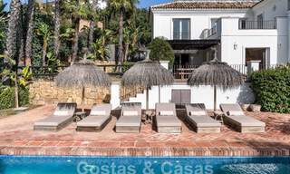 Andalusische luxevilla te koop met adembenemend panoramisch zeezicht gelegen in Los Monteros, Marbella 50991 