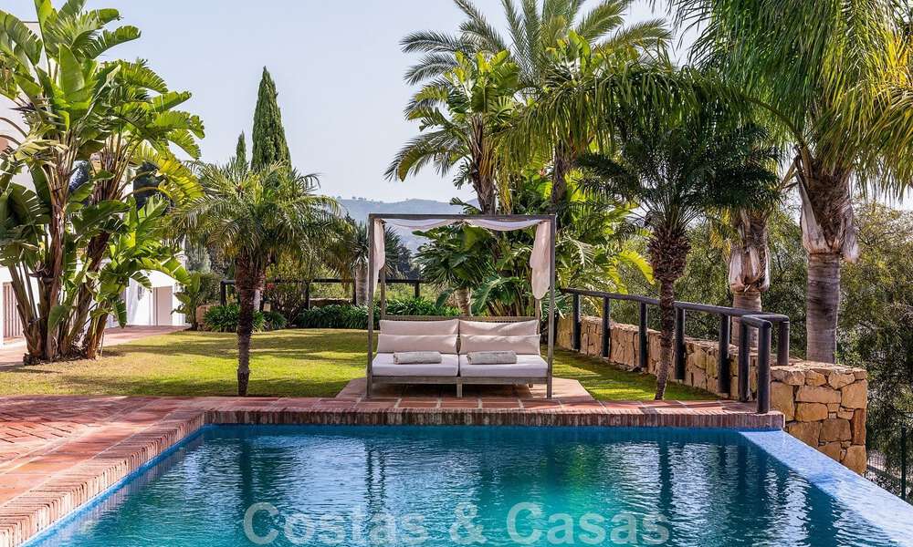 Andalusische luxevilla te koop met adembenemend panoramisch zeezicht gelegen in Los Monteros, Marbella 50995
