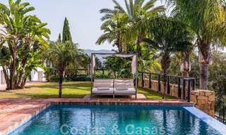Andalusische luxevilla te koop met adembenemend panoramisch zeezicht gelegen in Los Monteros, Marbella 50995 