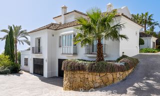 Andalusische luxevilla te koop met adembenemend panoramisch zeezicht gelegen in Los Monteros, Marbella 50998 