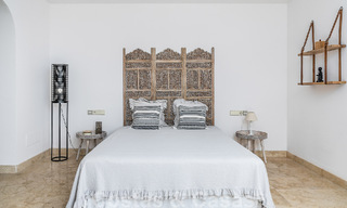 Andalusische luxevilla te koop met adembenemend panoramisch zeezicht gelegen in Los Monteros, Marbella 51000 