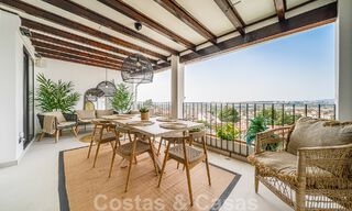 Schitterend penthouse te koop met uitzicht op zee en bergen, op loopafstand van voorzieningen in Nueva Andalucia, Marbella 50738 