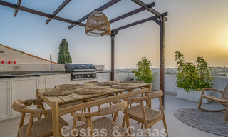 Schitterend penthouse te koop met uitzicht op zee en bergen, op loopafstand van voorzieningen in Nueva Andalucia, Marbella 50752 