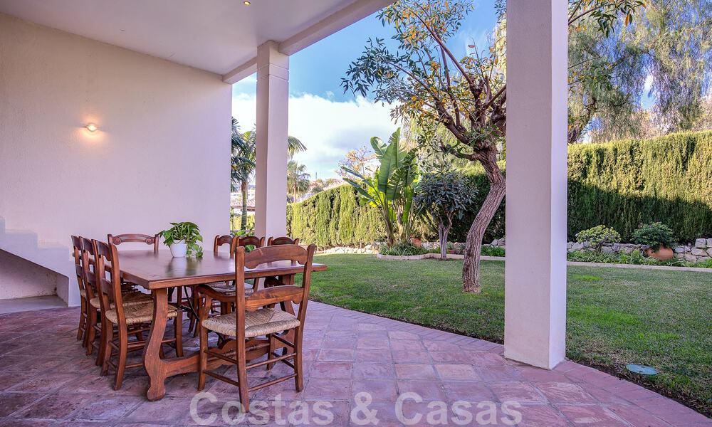 Spaanse luxevilla te koop met Mediterrane bouwstijl gelegen in het hartje van Nueva Andalucia’s golfvallei in Marbella 50662