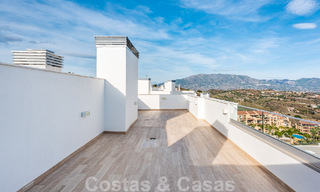 Instapklaar, ruim penthouse te koop met privézwembad en panoramisch golf- en zeezicht, grenzend a/e golfclub in Mijas, Costa del Sol 50469 