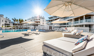 Instapklaar, ruim penthouse te koop met privézwembad en panoramisch golf- en zeezicht, grenzend a/e golfclub in Mijas, Costa del Sol 50471 