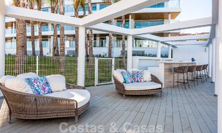 Instapklaar, ruim penthouse te koop met privézwembad en panoramisch golf- en zeezicht, grenzend a/e golfclub in Mijas, Costa del Sol 50472 