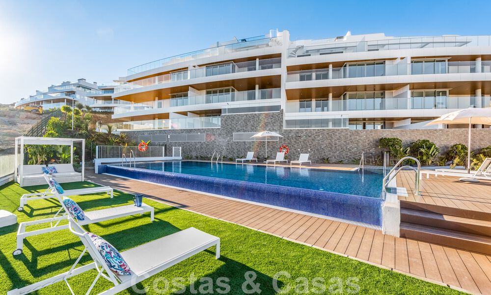 Instapklaar, ruim penthouse te koop met privézwembad en panoramisch golf- en zeezicht, grenzend a/e golfclub in Mijas, Costa del Sol 50477