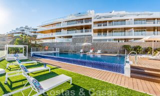 Instapklaar, ruim penthouse te koop met privézwembad en panoramisch golf- en zeezicht, grenzend a/e golfclub in Mijas, Costa del Sol 50477 