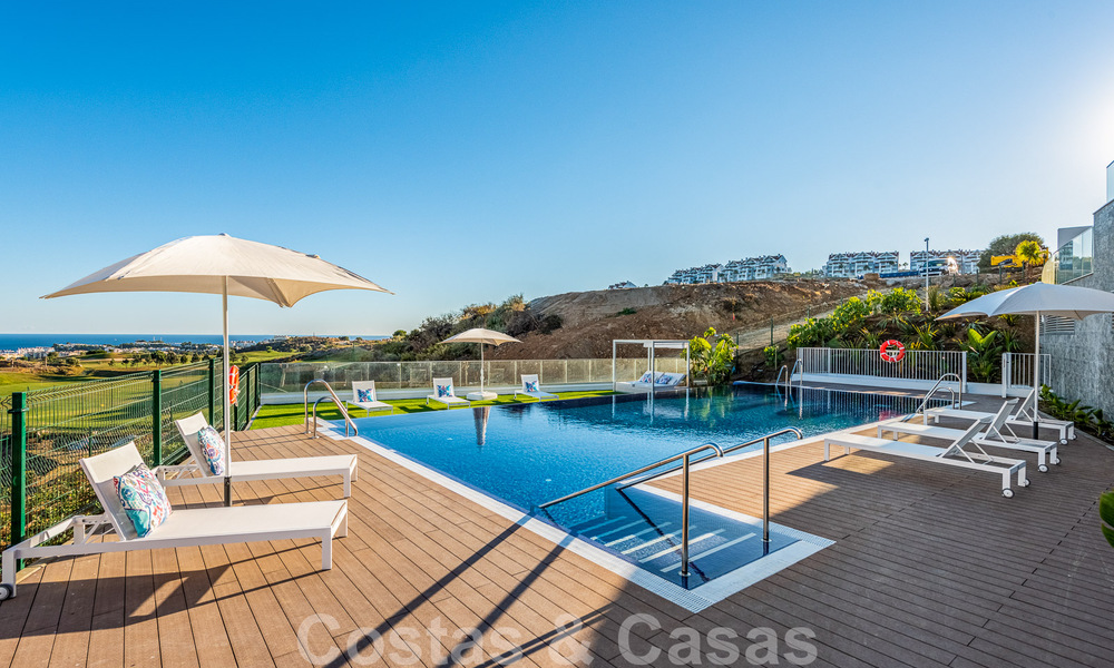 Instapklaar, ruim penthouse te koop met privézwembad en panoramisch golf- en zeezicht, grenzend a/e golfclub in Mijas, Costa del Sol 50478