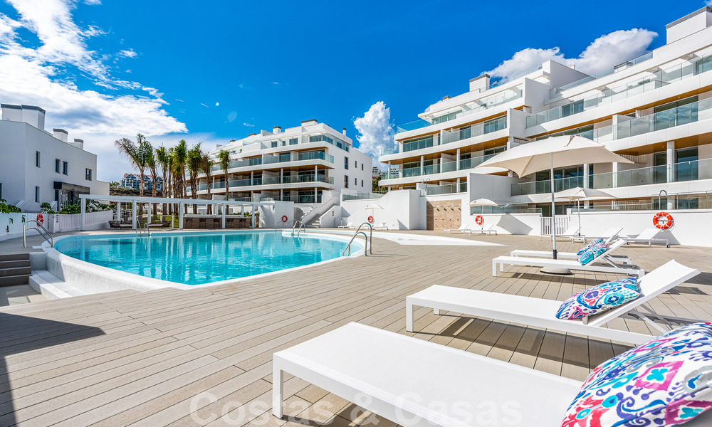 Instapklaar, ruim penthouse te koop met privézwembad en panoramisch golf- en zeezicht, grenzend a/e golfclub in Mijas, Costa del Sol 50480
