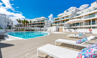 Instapklaar, ruim penthouse te koop met privézwembad en panoramisch golf- en zeezicht, grenzend a/e golfclub in Mijas, Costa del Sol 50480 