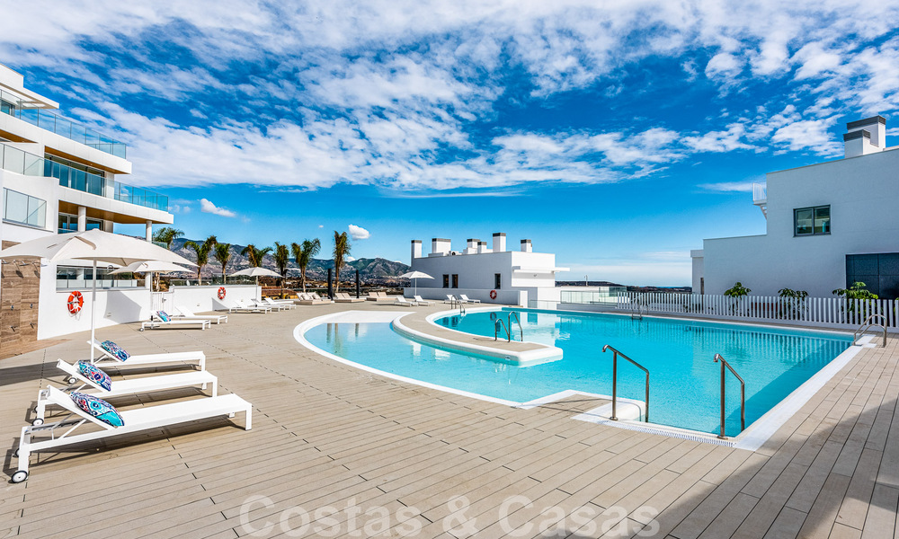 Instapklaar, ruim penthouse te koop met privézwembad en panoramisch golf- en zeezicht, grenzend a/e golfclub in Mijas, Costa del Sol 50482